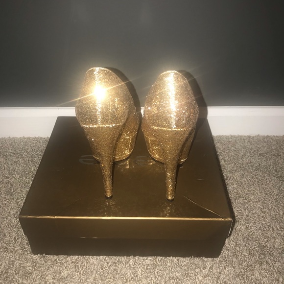 Bebe Tristan II Pump - Picture 3 of 4